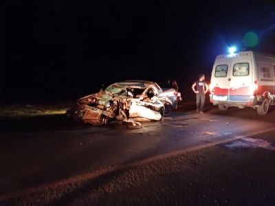 Motorista morre aps bater Fiat Strada na traseira de carreta em rodovia