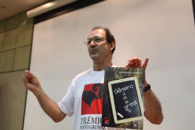 Escritor premiado em edital ministra oficina de poesia na Biblioteca Estevo de Mendona
