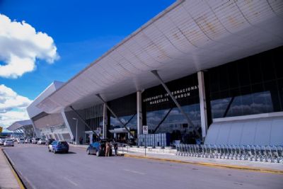 Com quase 30 voos cancelados, Azul suspende atividade em trs aeroportos de MT