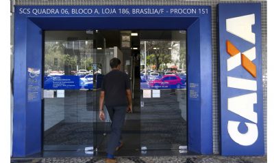 Caixa paga R$ 300 a 1,6 milho beneficirios do Bolsa Famlia