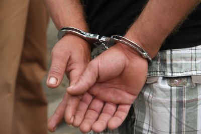 Suspeito de roubo e trfico de drogas  preso em Cuiab