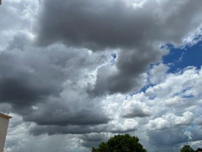 Meteorologia prev semana de sol com muitas nuvens e pancadas de chuva