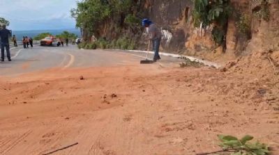Sinfra probe trfego de veculos de cargas aps deslizamentos na regio do 'Porto do Inferno'