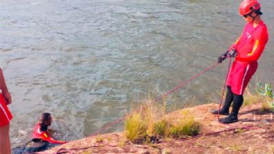 Adolescente desaparece aps tentar atravessar rio em MT