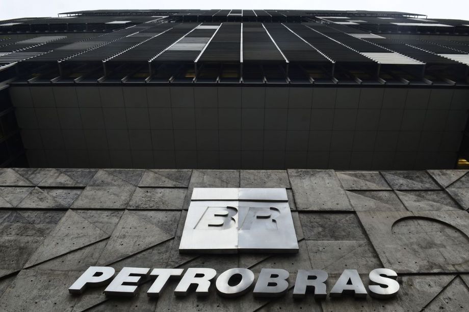Em 6 meses, governo ter vendido 13% de sua fatia na Petrobrs