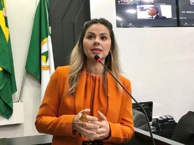 Michelly Alencar destaca Dia Municipal de Conscientizao da Prpura na Cmara de Vereadores