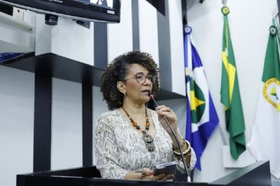 Grvida, ex-chefe de gabinete de Edna  demitida e indenizada em R$ 72 mil pela Cmara