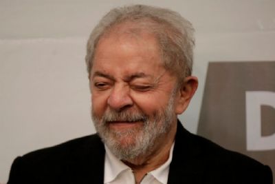 Lula tem acesso a mensagens de Moro obtidas por hackers e deve us-las em sua defesa
