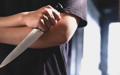 Agressor  preso por tentativa de feminicdio aps desferir golpes de faca contra mulher