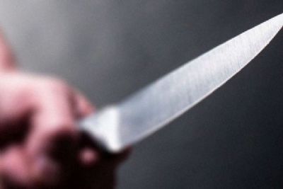 Homem tenta matar mulher a facadas durante discusso