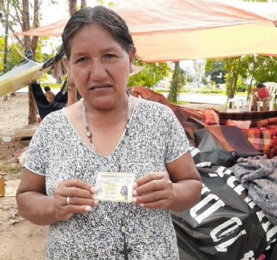 Venezuelanos indgenas que viviam nas imediaes da rodoviria so acolhidos