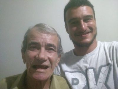 Sobrinho encontra tio idoso que estava desaparecido h 30 anos e morava na rua