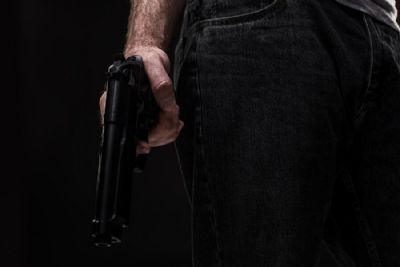Homem  assassinado a tiros com pelo menos seis disparos em bar
