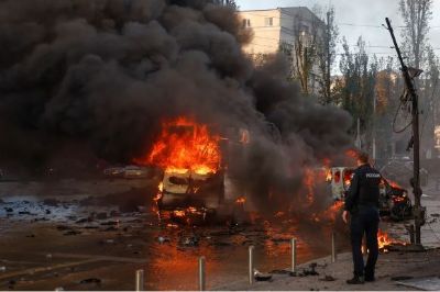 Kiev, capital da Ucrnia, volta a ser alvo de ataques da Rssia, e dez morrem