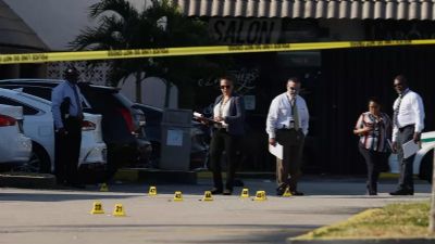 Homens armados matam duas pessoas e ferem mais de 20 na Flrida