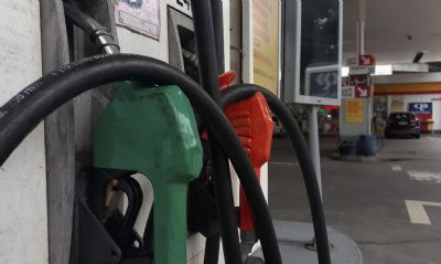Preo da gasolina chega a R$ 7,27 e  o mais alto registrado pela ANP