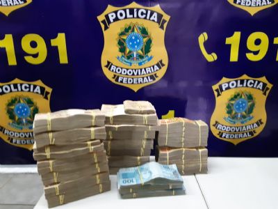PRF prende dupla com R$ 181 mil em dinheiro
