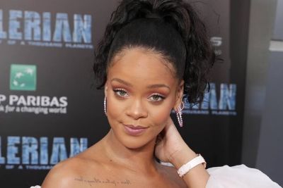 Rihanna posa como freira sexy e web ataca: Desrespeito