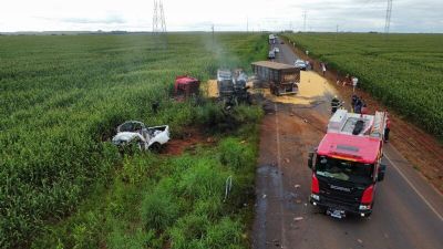 Servidores de prefeitura sofrem grave acidente em rodovia de MT; vtimas presas s ferragens