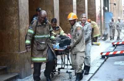 Morre 4 bombeiro que combateu incndio em boate no Centro do Rio