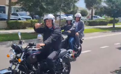 Em motociata em Orlando, Bolsonaro fala da aproximao com Biden