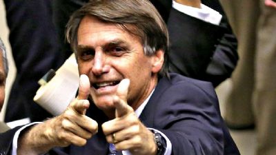 Bolsonaro: 'Desculpem as caneladas, no nasci para ser presidente, e sim militar'