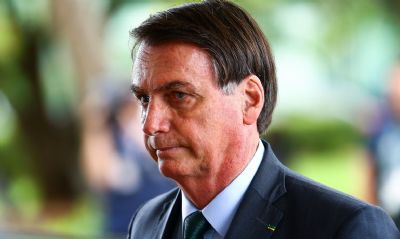 Foras Armadas devem comear a vacinar populao, diz Bolsonaro