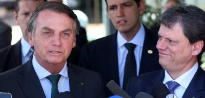 Bolsonaro leva Tarcsio e Braga Netto a evento e cavalgada em reduto do PSDB