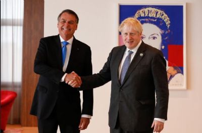 Em conversa, Bolsonaro e Boris Johnson concordam em pedir cessar-fogo na Ucrnia