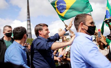 Bolsonaro participa de manifestao com apoiadores em Braslia