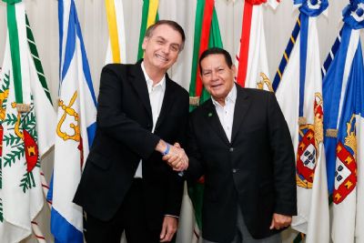 Bolsonaro embarca para os EUA para encontro com Trump na tera-feira