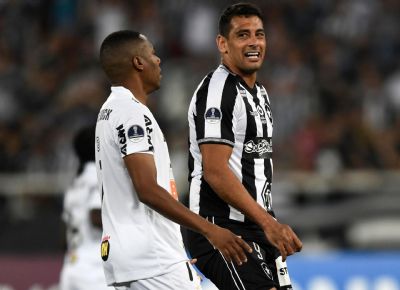 Botafogo empaca em m fase e sobra vaia at para Diego Souza