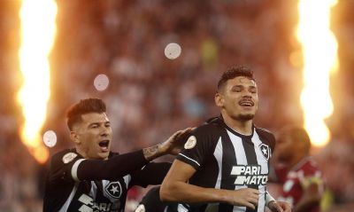 Palmeiras ganha clssico, mas Botafogo sustenta ponta do Brasileiro