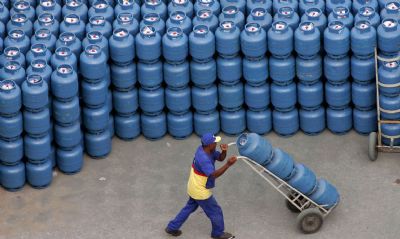 Petrobras reduz preo do gs de cozinha nas refinarias em 5,2%