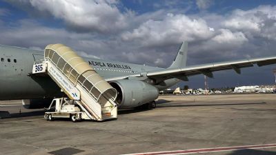Primeiro avio de resgate parte de Tel Aviv trazendo 211 brasileiros