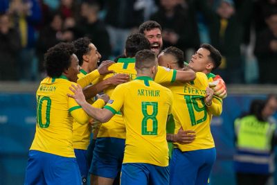 Brasil espanta fantasma paraguaio nos pnaltis e est na semifinal da Copa Amrica; vdeo