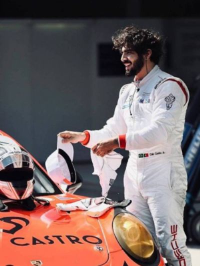 Caio Castro vira piloto de automobilismo