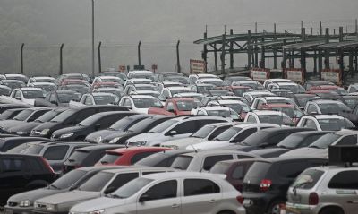 Governo anuncia medidas para estimular compra de carros populares