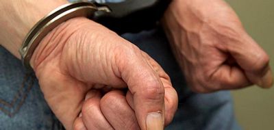 Homem  preso por mostrar pnis para mulheres em pub