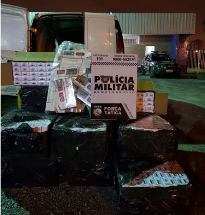 Carga de 899 caixas de cigarro  apreendida pela Fora Ttica; homem  preso