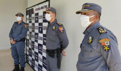 Policiais militares recebem mscaras e itens de higiene para proteo durante ocorrncias