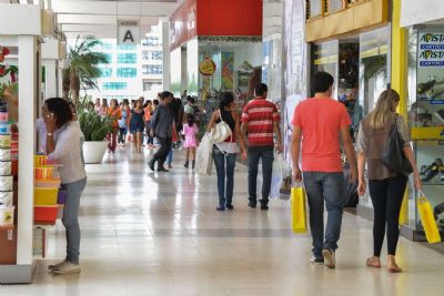 Vendas do varejo crescem 0,7%, revela pesquisa do IBGE