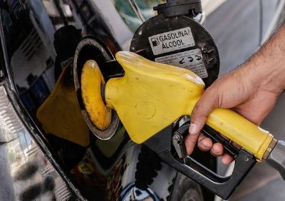 Etanol segue competitivo ante gasolina em cinco Estados brasileiros, diz ANP