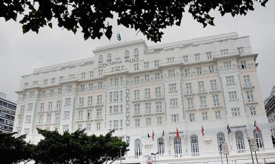 Copacabana Palace  multado em R$ 15 mil por festa com aglomerao
