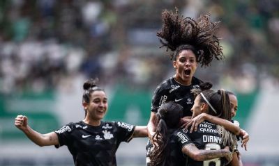 Corinthians goleia Palmeiras e vai  final