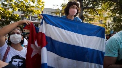 Cuba declara 'Dia Zero' na economia, com mudana na moeda e reformas