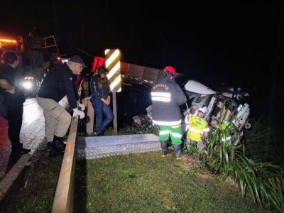 Caminhoneiro morre ao cair de ponte na BR-364