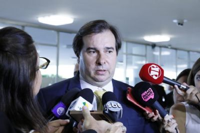 Rodrigo Maia diz que  repugnante a declarao de Eduardo Bolsonaro sobre novo AI-5
