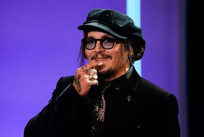 Golpista se passa pelo ator Johnny Depp no Instagram e engana aposentada