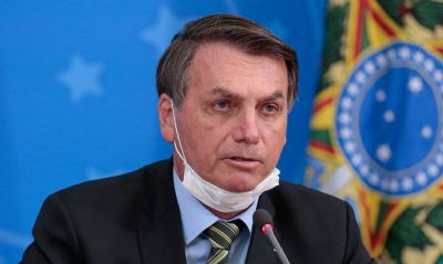 Bolsonaro critica isolamento: 'povo brasileiro  forte e no tem medo do perigo'